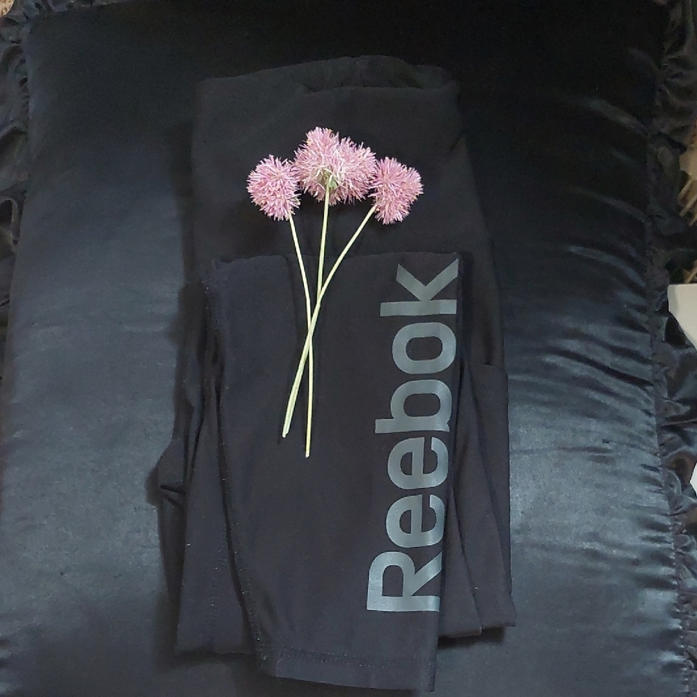 Reebok Women's Black Leggings Size Small Side Pockets